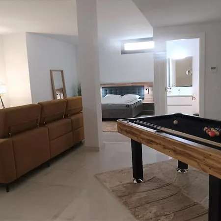 Villa Luxurious With Private Heated Pool