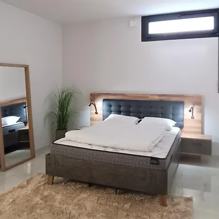 Luxurious With Private Heated Pool Pmt12 تورّيفيِخا