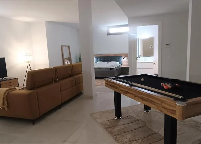 Villa Luxurious With Private Heated Pool-pmt12