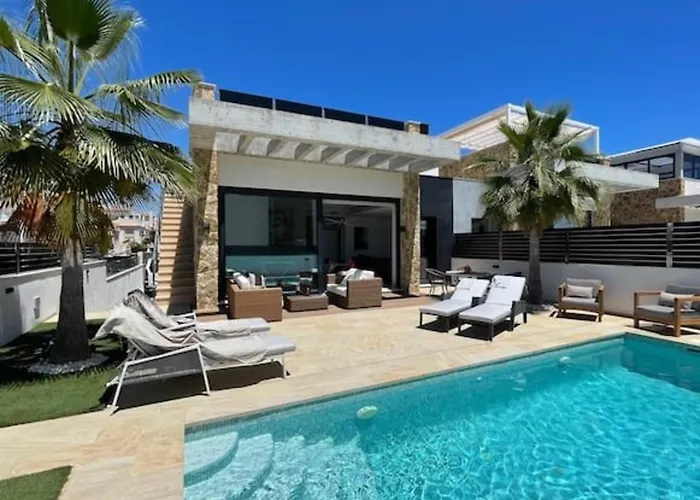 Villa Luxurious With Private Heated Pool-pmt12