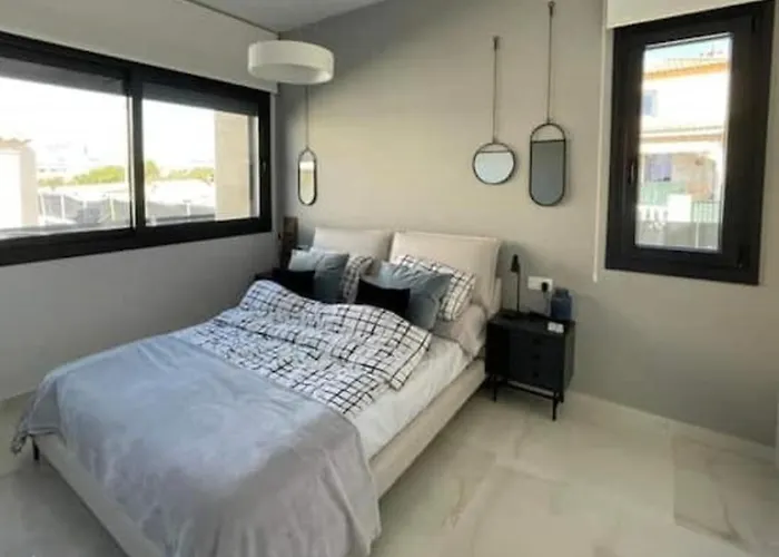 Luxurious With Private Heated Pool-pmt12